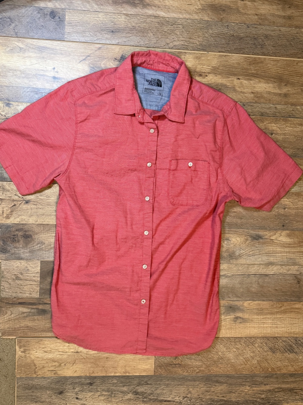 The North Face Men’s Size L Coral Red Short Sleeve Button Up Shirt